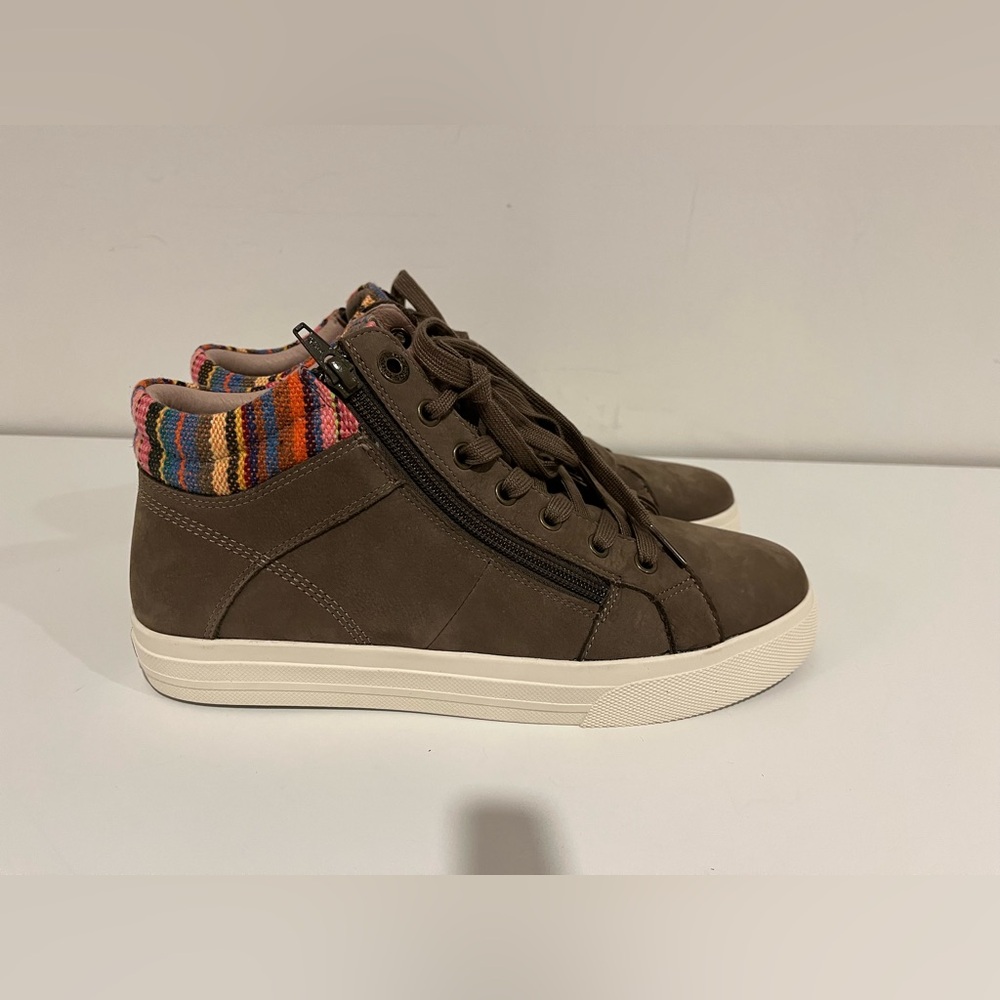 TAOS Hip High Top Sneakers Brown Leather Arch Support, 10 NWOT